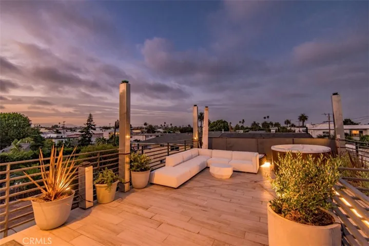 708 Hampton Drive, Venice, California 90291