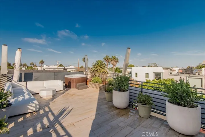 708 Hampton Drive, Venice, California 90291