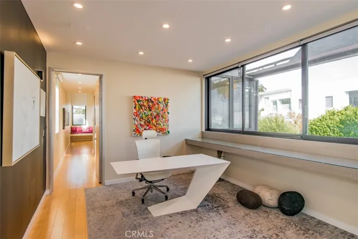 708 Hampton Drive, Venice, California 90291