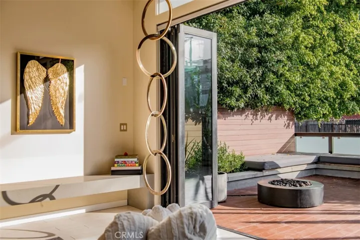 708 Hampton Drive, Venice, California 90291