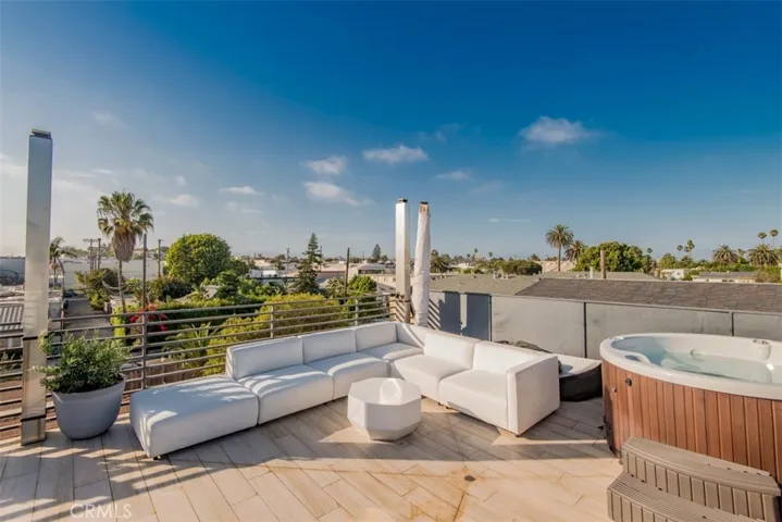 708 Hampton Drive, Venice, California 90291