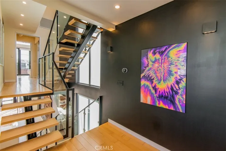 708 Hampton Drive, Venice, California 90291