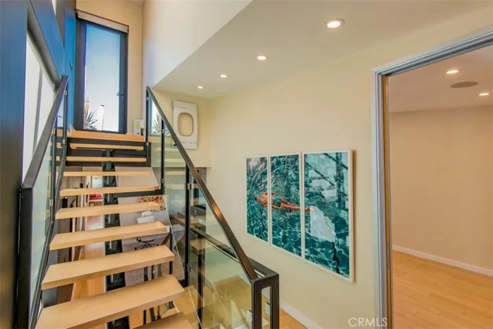 708 Hampton Drive, Venice, California 90291