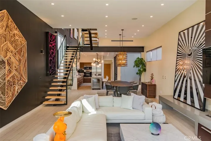 708 Hampton Drive, Venice, California 90291