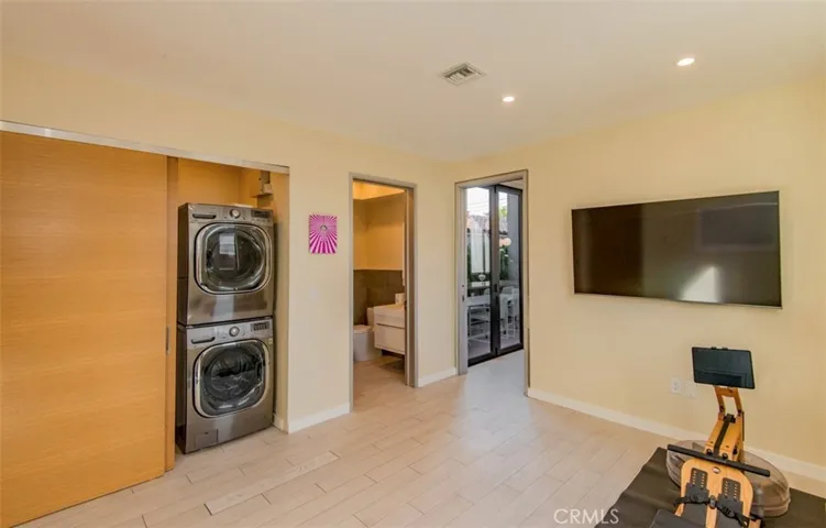 708 Hampton Drive, Venice, California 90291