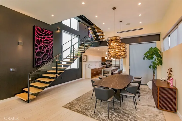 708 Hampton Drive, Venice, California 90291