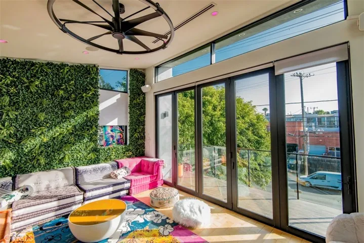 708 Hampton Drive, Venice, California 90291