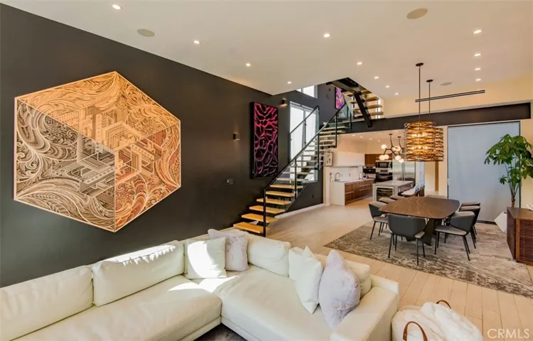 708 Hampton Drive, Venice, California 90291