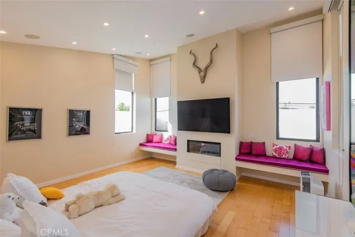 708 Hampton Drive, Venice, California 90291
