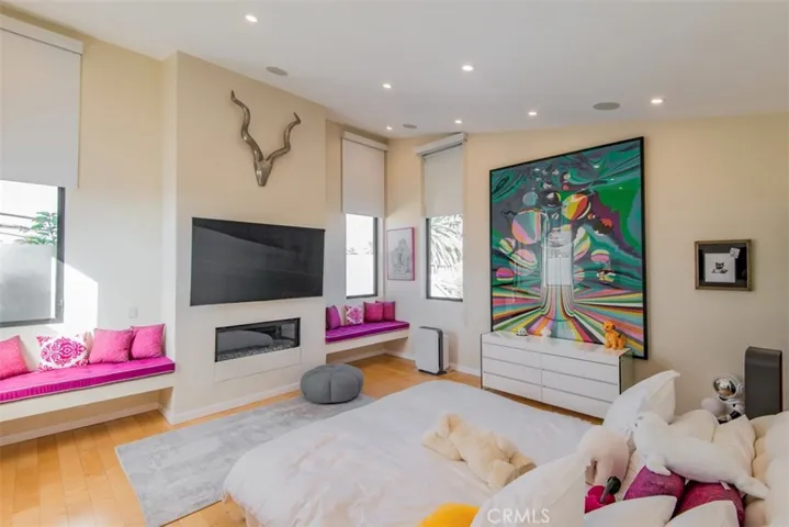 708 Hampton Drive, Venice, California 90291