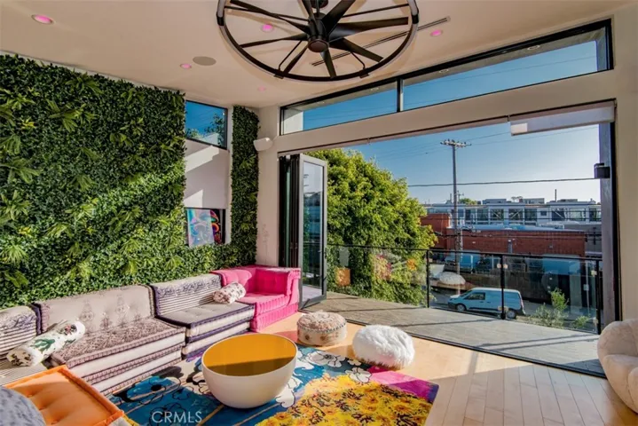 708 Hampton Drive, Venice, California 90291