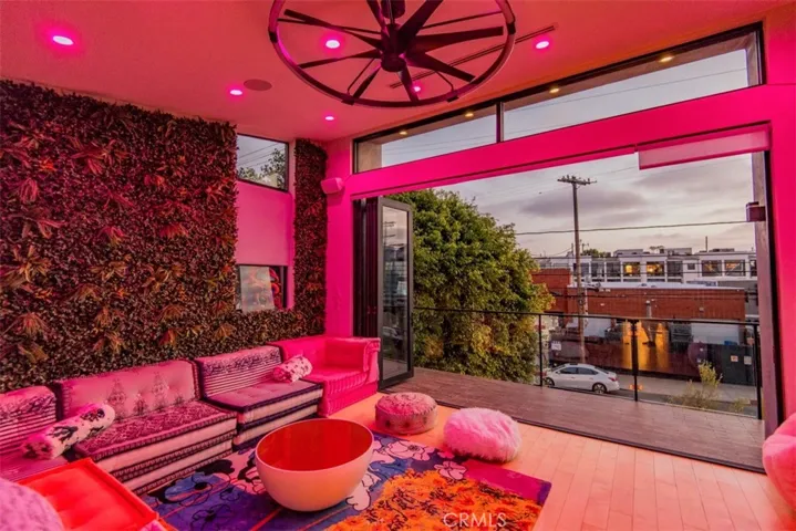 708 Hampton Drive, Venice, California 90291