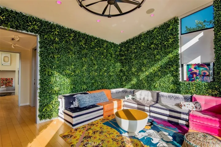 708 Hampton Drive, Venice, California 90291