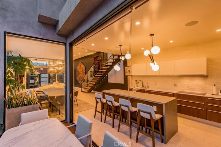708 Hampton Drive, Venice, California 90291
