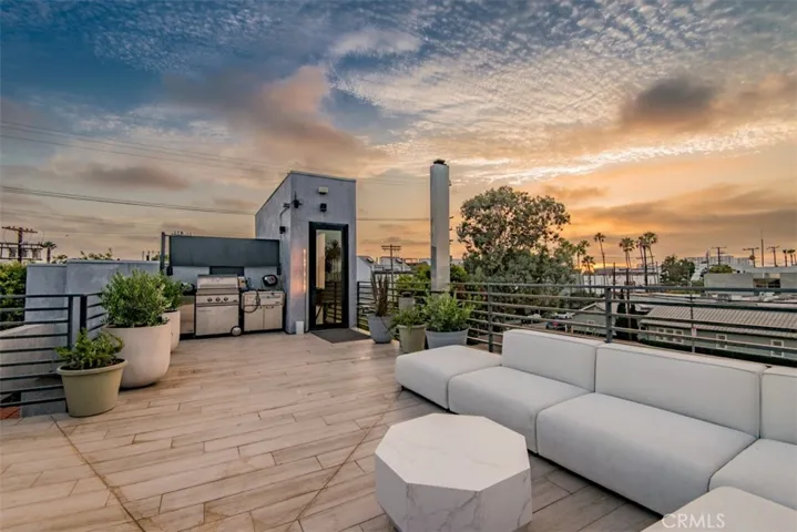 708 Hampton Drive, Venice, California 90291