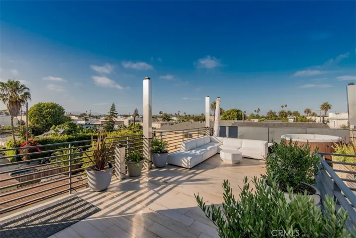 708 Hampton Drive, Venice, California 90291