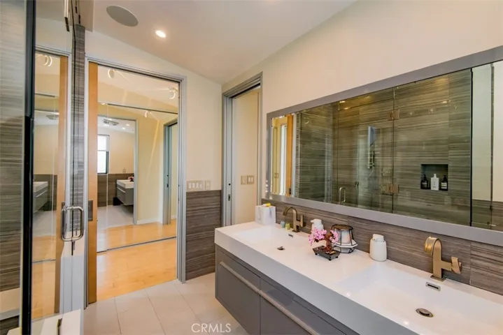 708 Hampton Drive, Venice, California 90291