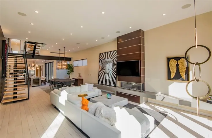 708 Hampton Drive, Venice, California 90291