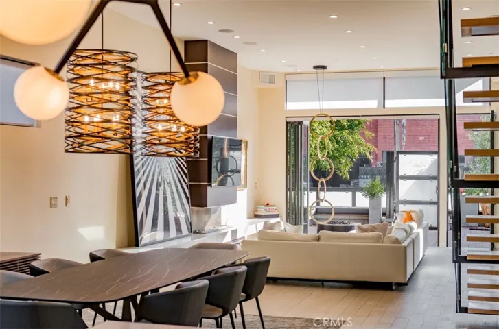 708 Hampton Drive, Venice, California 90291