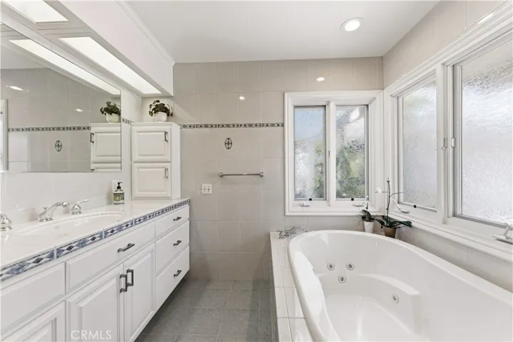 903 E Dalton, Glendora, California 91741