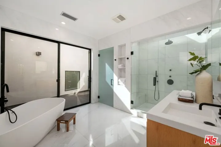 462 N Croft Avenue, Los Angeles, California 90048