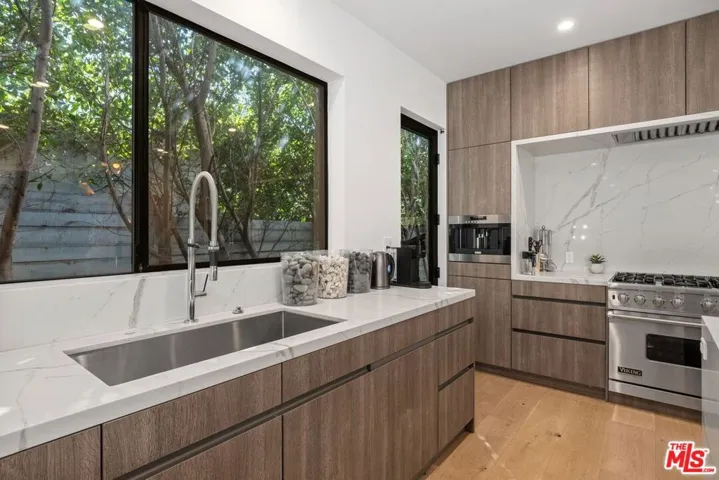 462 N Croft Avenue, Los Angeles, California 90048