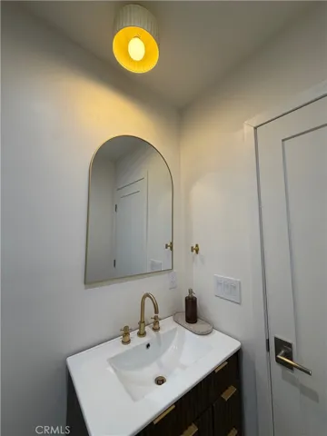 4800 Victoria, Windsor Hills, California 90043