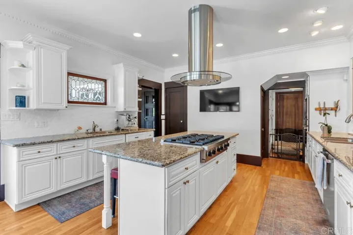 2930 Chatsworth Boulevard, San Diego, California 92106