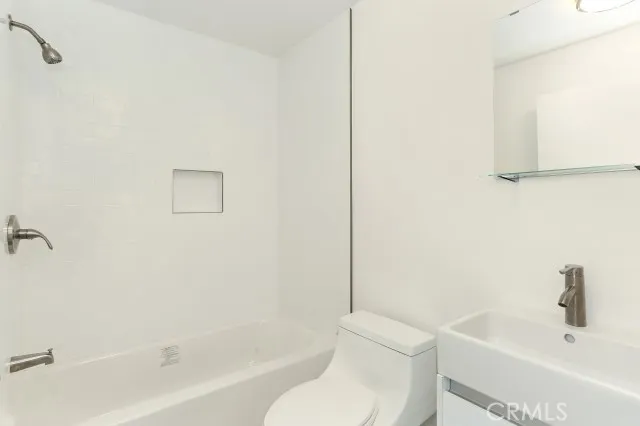 6745 Laurel Canyon Boulevard 203, North Hollywood, California 91606