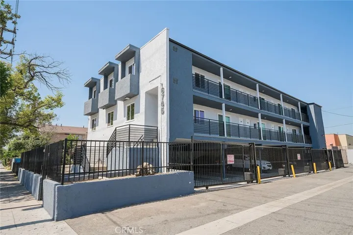 6745 Laurel Canyon Boulevard 204, North Hollywood, California 91606