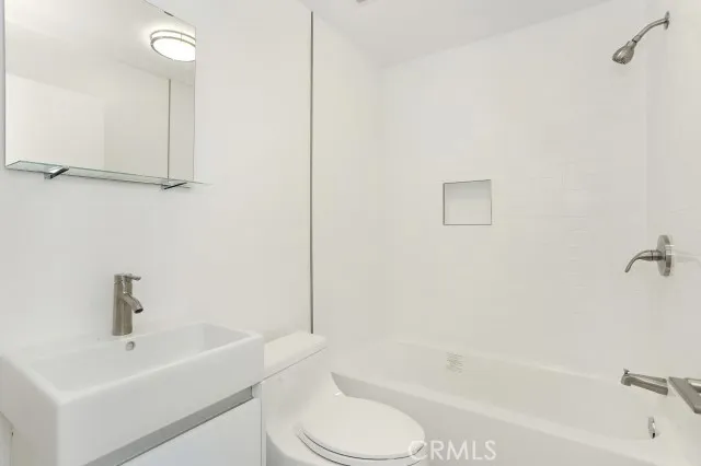 6745 Laurel Canyon Boulevard 204, North Hollywood, California 91606