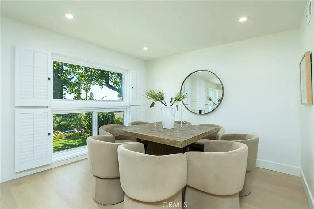 DINIG ROOM