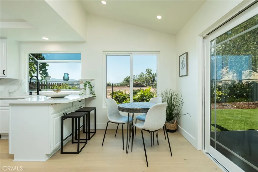 BREAKFAST NOOK