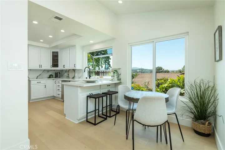 BREAKFAST NOOK
