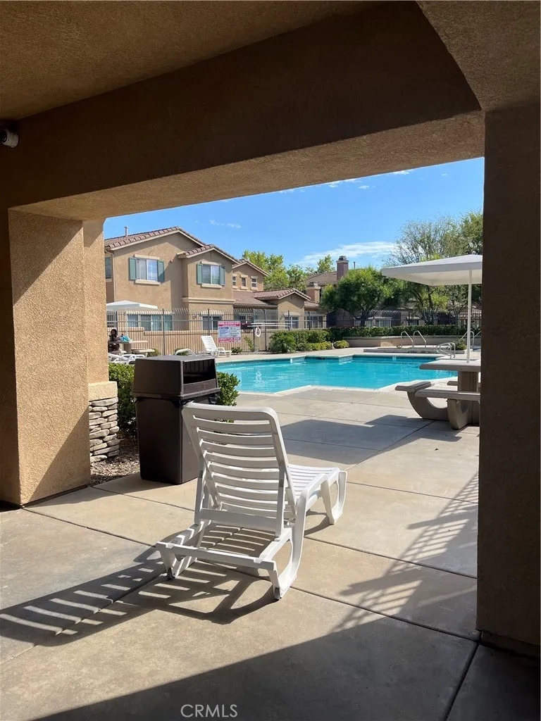 amenities like community pool and dog park