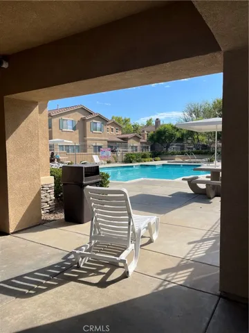 amenities like community pool and dog park