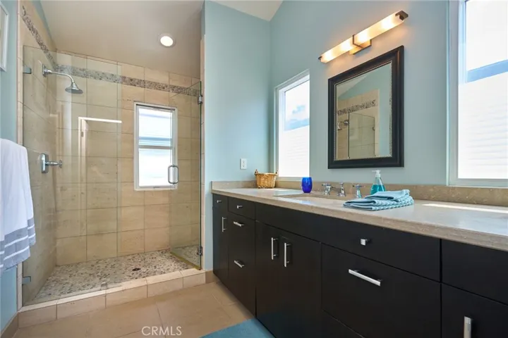 Upper Suite bath 1