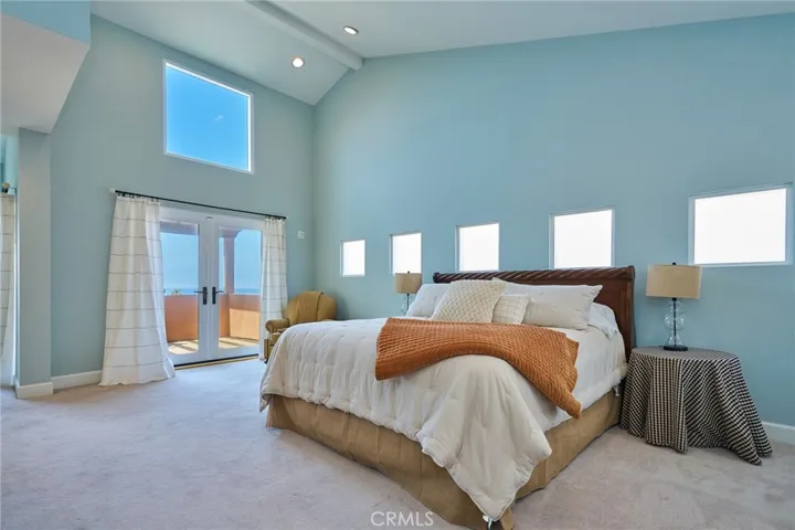 Upper high ceilings