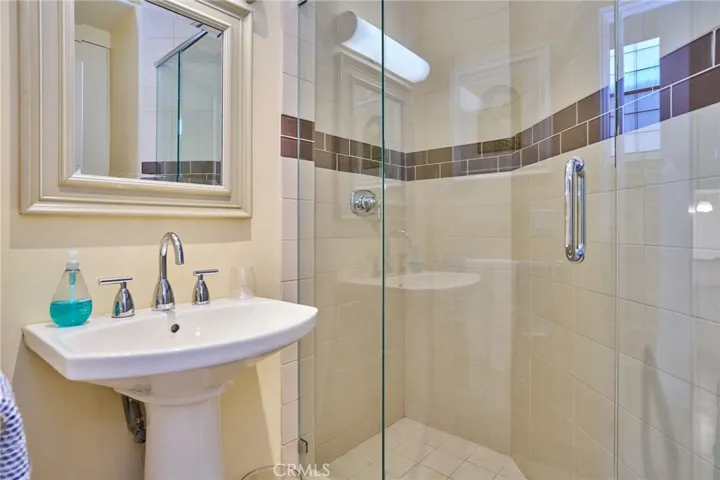 Guest full bathroom