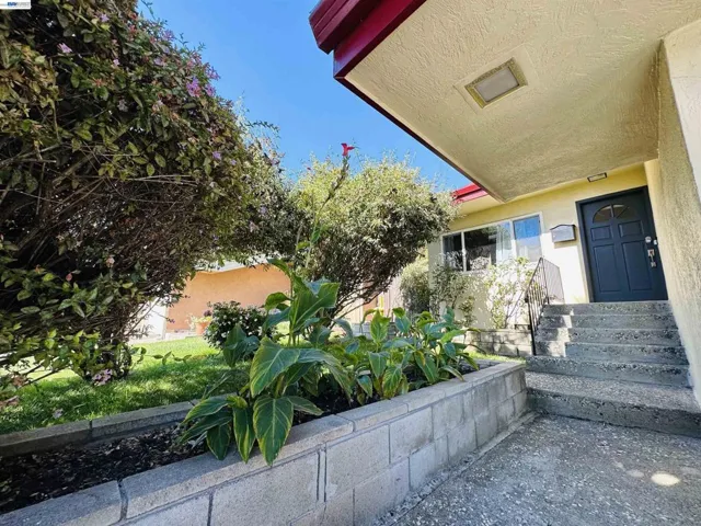 25132 Del Mar Ave, Hayward, California 94542