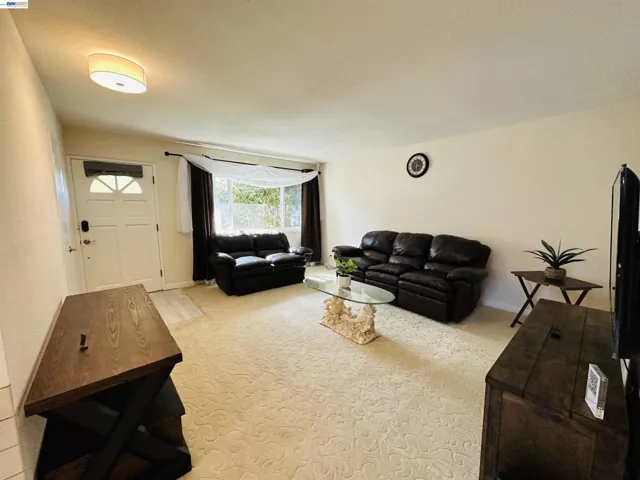 25132 Del Mar Ave, Hayward, California 94542