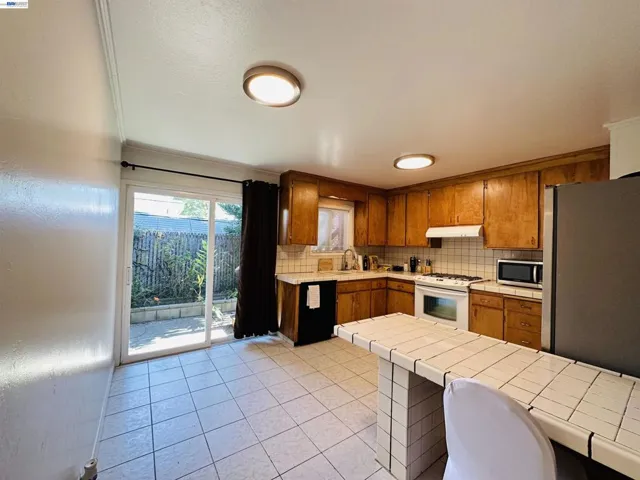 25132 Del Mar Ave, Hayward, California 94542