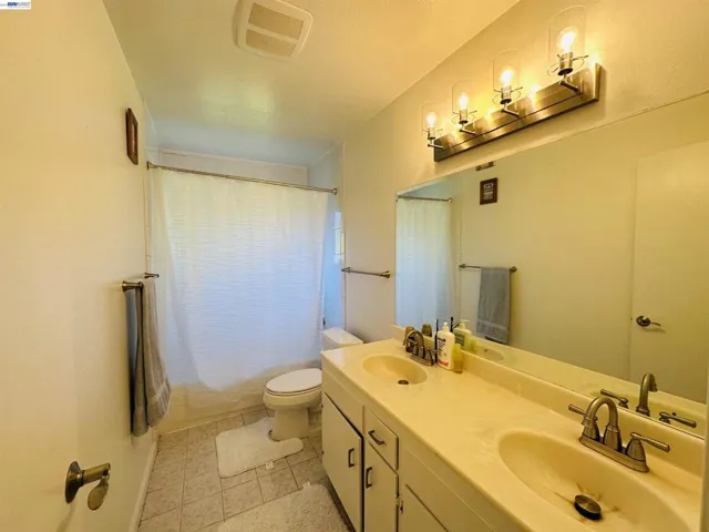 25132 Del Mar Ave, Hayward, California 94542