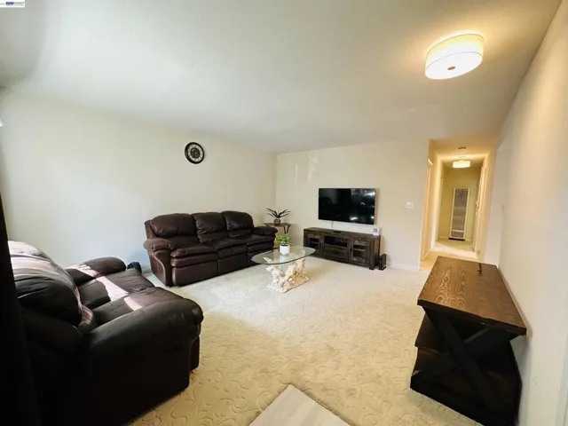 25132 Del Mar Ave, Hayward, California 94542