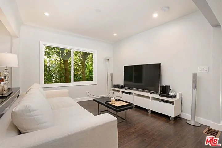 9023 Phyllis Avenue, West Hollywood, California 90069