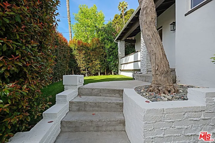 9023 Phyllis Avenue, West Hollywood, California 90069