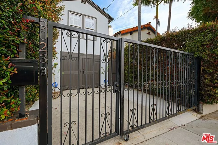 9023 Phyllis Avenue, West Hollywood, California 90069