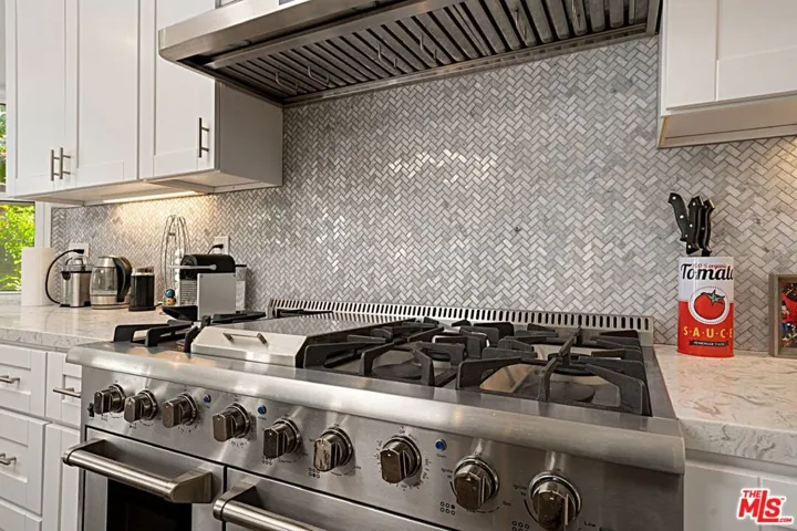 9023 Phyllis Avenue, West Hollywood, California 90069