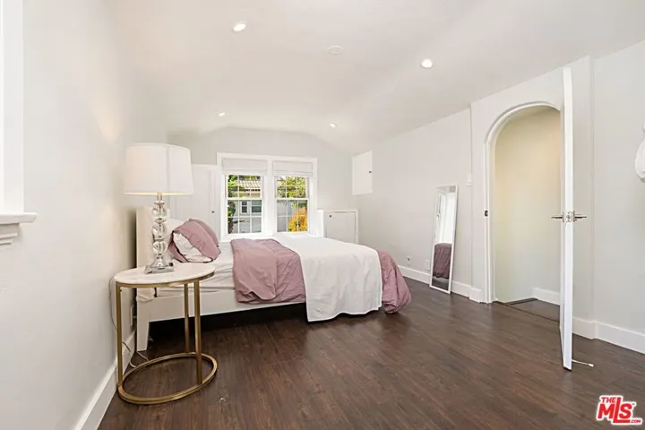 9023 Phyllis Avenue, West Hollywood, California 90069