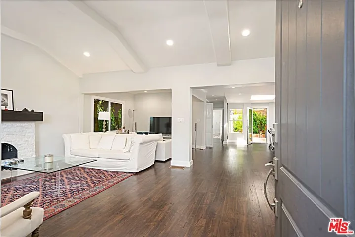 9023 Phyllis Avenue, West Hollywood, California 90069